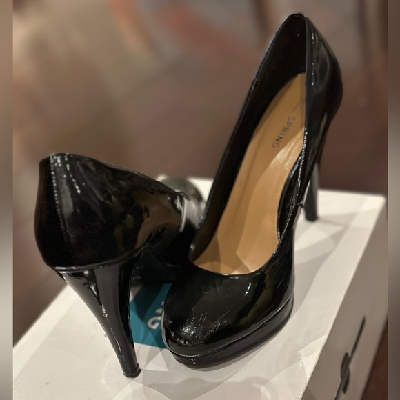 Black heels - Picture 2 of 3